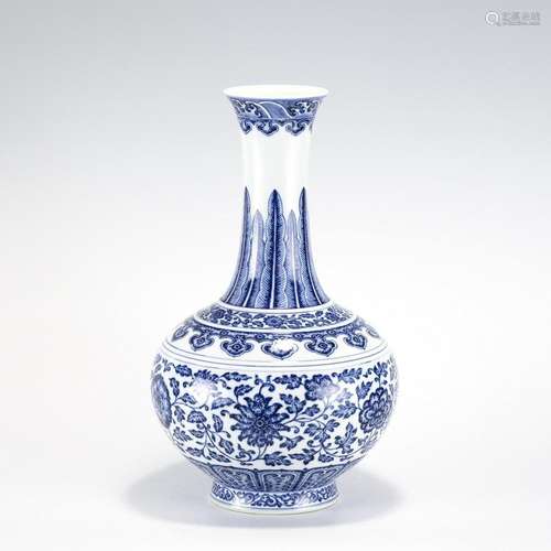 QING YONGZHENG BLUE & WHITE REWARD VASE