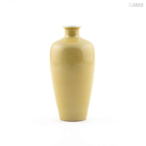 QING JIAQING YELLOW MONOCHROME VASE