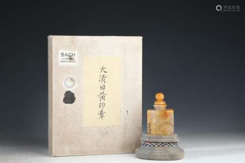 Tianhuangshi snuff bottle