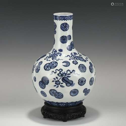 QIANLONG BLUE & WHITE FLORAL MEDALLION PORCELAIN VASE ON...