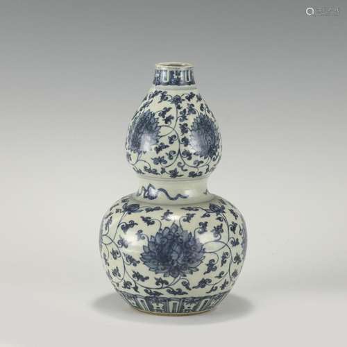 MING BLUE & WHITE GOURD BOTTLE