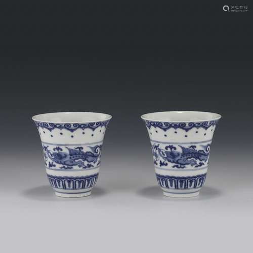 A PAIR OF BLUE & WHITE MHYTICAL BEAST CUPS