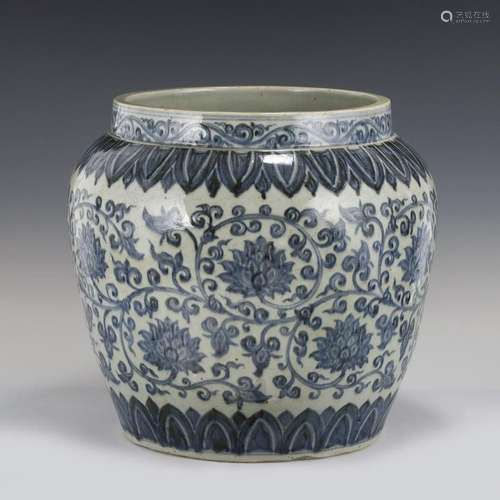 MING BLUE & WHITE LOTUS FLORAL JAR