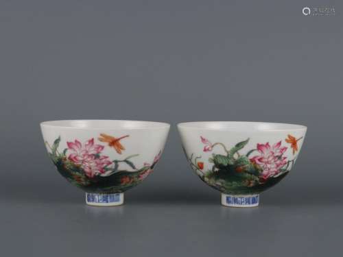 A pair of chicken heart bowls with pastel lotus pattern