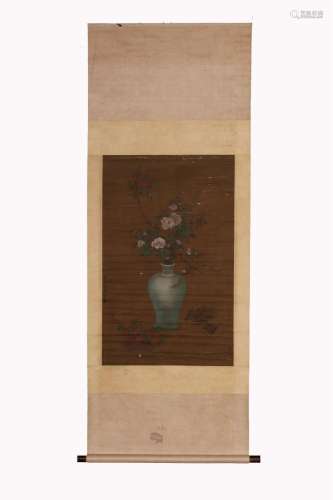 Hanging scroll of flowers and flowers on silk for Qianxuanqi...