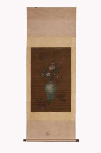 Hanging scroll of flowers and flowers on silk for Qianxuanqi...