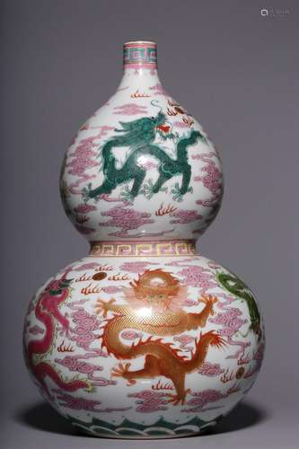 Pastel cloud dragon pattern gourd bottle