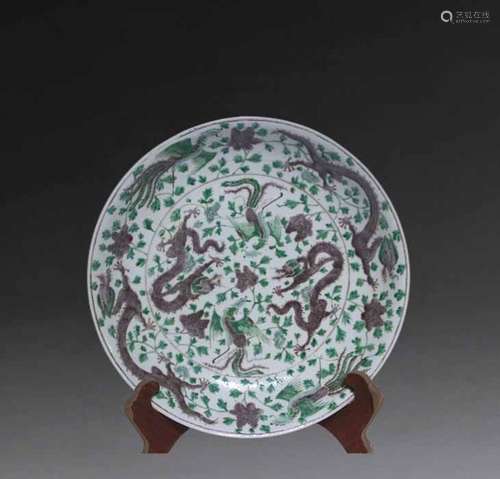 Plain tricolor plate with dragon pattern