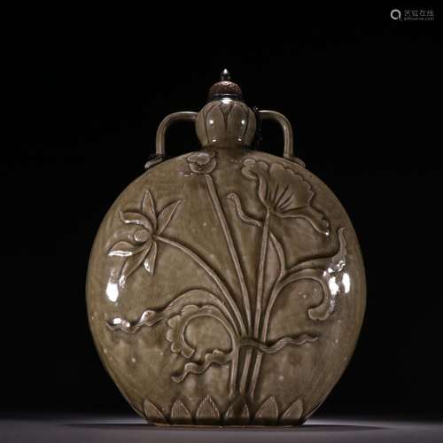 Yaozhou kiln engraved flower-covered silver gilt flat bottle