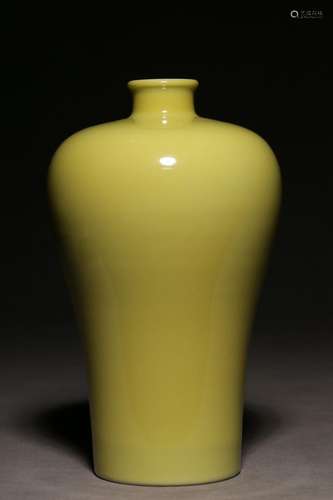 Jiaohuang glaze plum vase