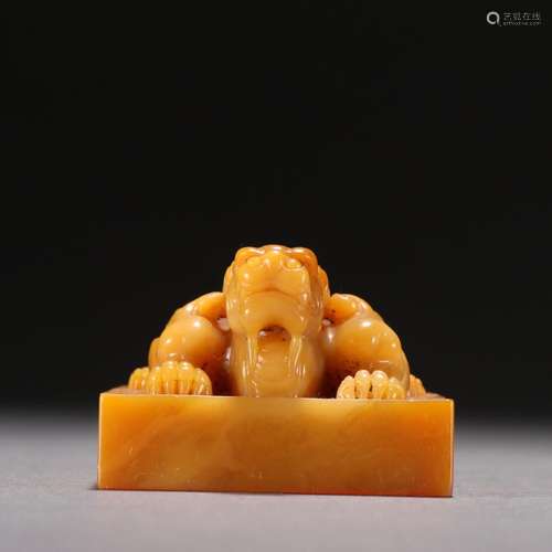 Tianhuangshi auspicious animal button seal