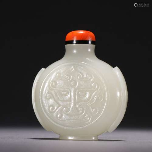 Hetian jade seed material animal face pattern snuff bottle