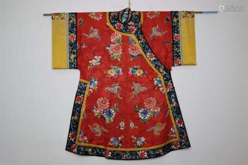 Chinese red patterned embroidered clothing, Qing