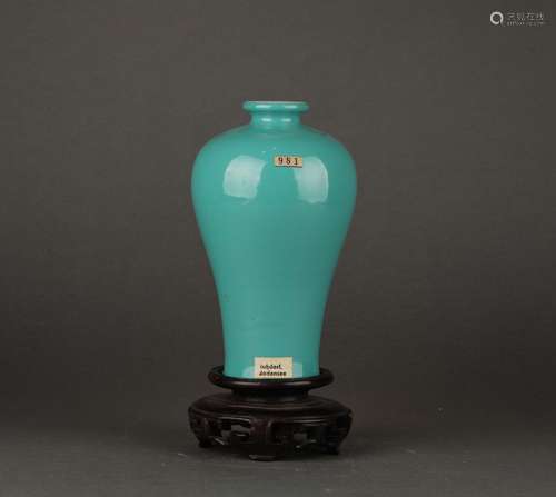 Chinese Turquoise green glazed porcelain bottle, 17th