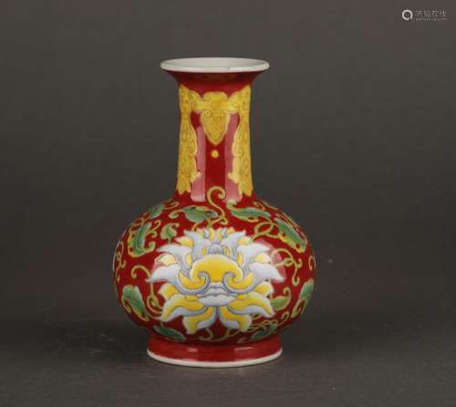 Chinese enamel colored porcelain vase, Kangxi