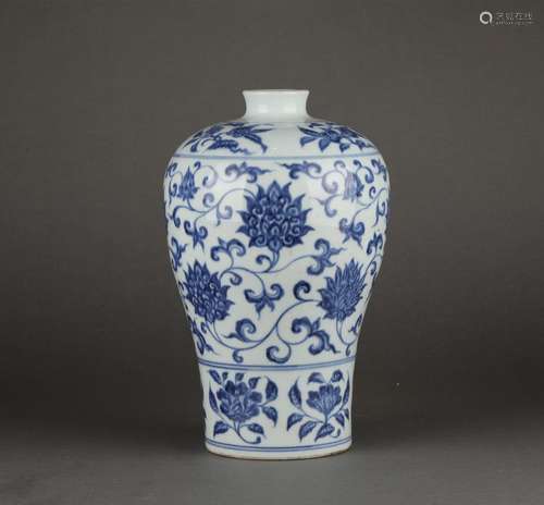 Chinese blue and white glazed porcelain vase, 15th