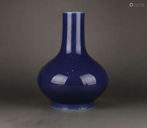 Chinese Blue Glazed Porcelain Bottle，19th