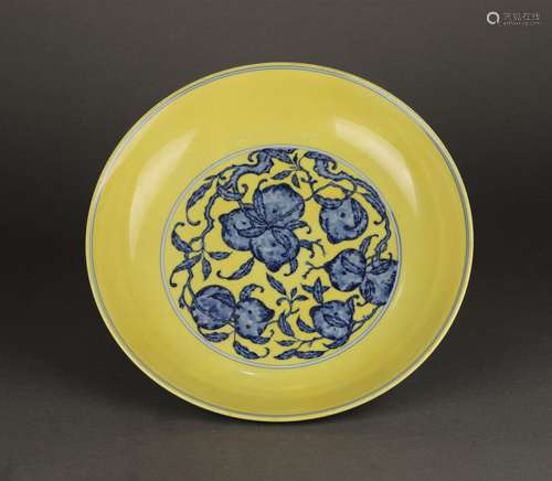 Chinese yellow glaze and blue and white porcelain plate, 18t...