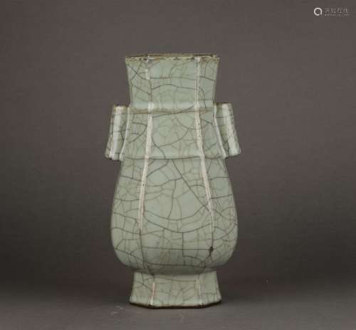 China's ancient with natural cracks porcelain vase