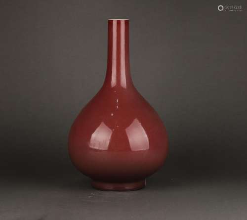 Chinese red glazed porcelain vase, 17th