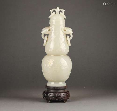 China Hetian jade gourd bottle, 18th