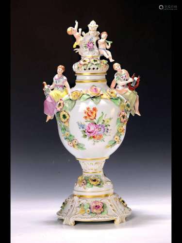 Magnificent vase with lid and base, Schierholz