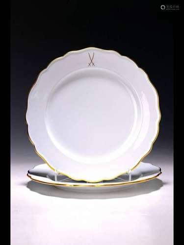 Pair of service or ornamental plates, Meissen,2006, form