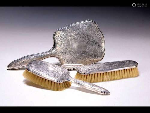 Three-part toilet set, German, around 1900, 800 silver