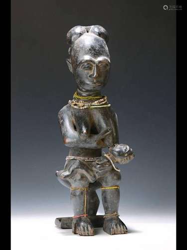 Ancestor figure: mother with child