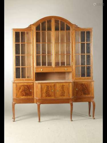 Bookcase/glass cabinet, designed by Richard
