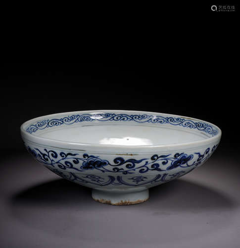 Blue and white official porcelain bowl with dragon pattern