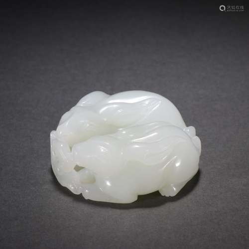 Hetian jade double rabbit holding Ganoderma lucidum ornament