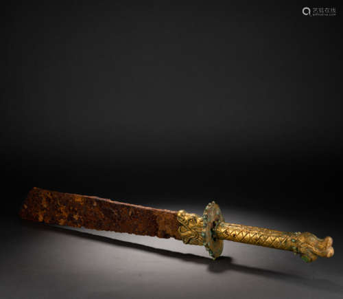 Before the Ming Dynasty, a gilt bronze iron weapon with drag...