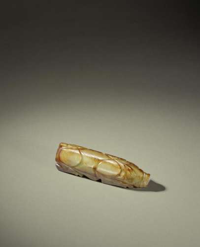 A GREEN AND BROWN JADE CARVING OF A PIG Han Dynasty (3)
