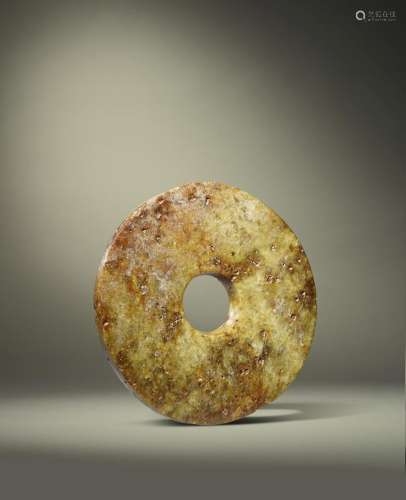 A PALE GREEN AND RUSSET JADE DISC, BI Neolithic Period, Lian...