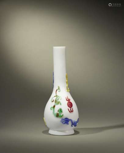 A WHITE-GROUND FOUR-COLOUR OVERLAY GLASS 'CHILONG' B...