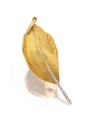 GOLD AND DIAMOND 'LEAF' BROOCH