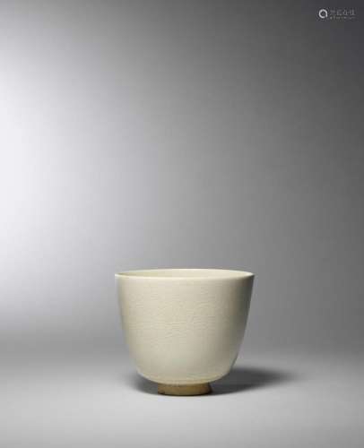 A LARGE GLAZED WHITE WARE CUP Sui/Tang Dynasty