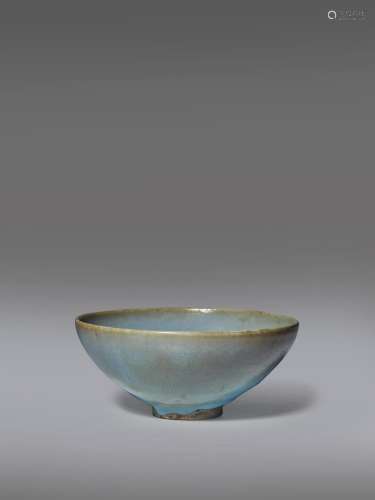 A JUNYAO BLUE-GLAZED BOWL Song Dynasty (2)