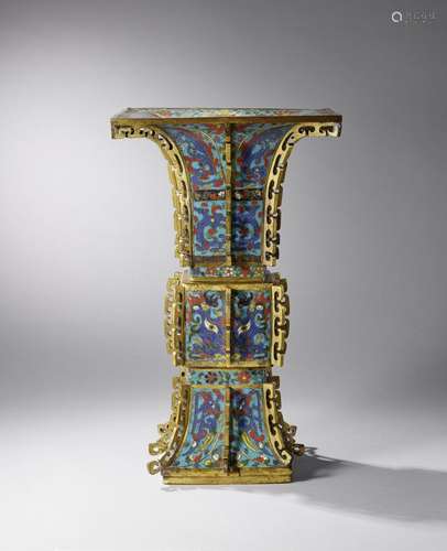 A SUPERB AND VERY RARE CLOISONNÉ ENAMEL WINE VESSEL, GU 17th...