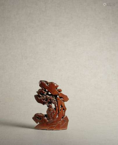 A RARE BAMBOO SCHOLAR'S CLIP 1500 – 1750 (2)