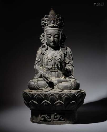 A LARGE BRONZE SEATED FIGURE OF GUANYIN 16th/17th century