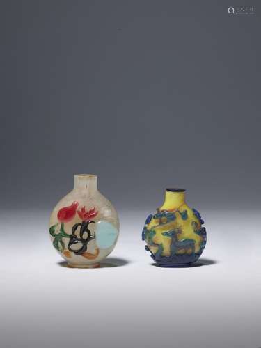 TWO OVERLAY GLASS SNUFF BOTTLES (2)