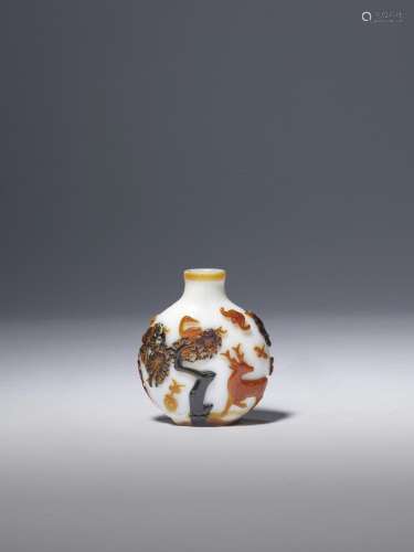 A DOUBLE OVERLAY GLASS SNUFF BOTTLE 19th century