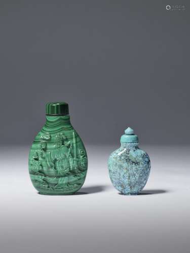 A CARVED MALACHITE 'IMMORTAL' SNUFF BOTTLE AND A MIN...