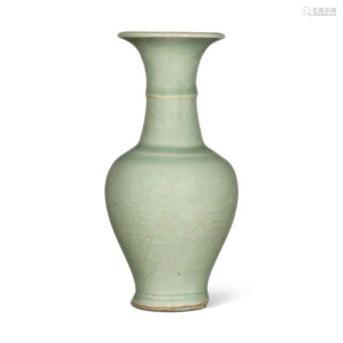 明十四/十五世紀 龍泉青釉鳳尾尊 EARLY MING DYNASTY, 14 TH -15...