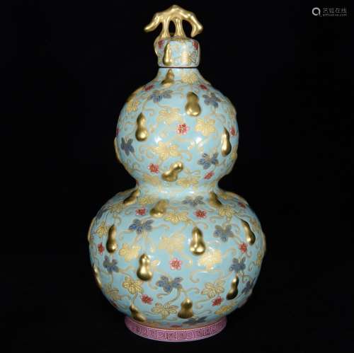 清乾隆珐琅彩浮雕鎏金葫芦纹葫芦瓶