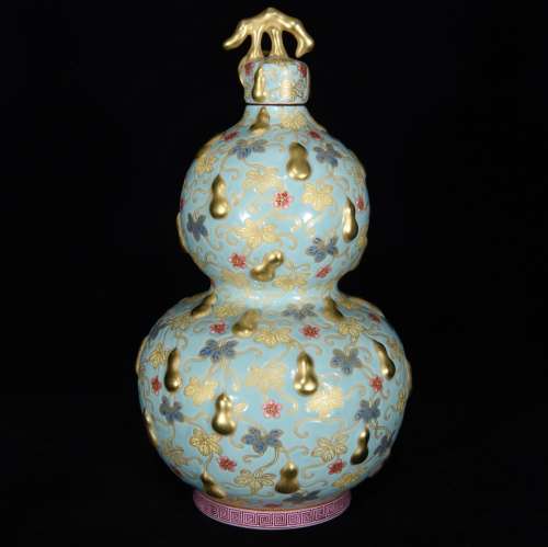 清乾隆珐琅彩浮雕鎏金葫芦纹葫芦瓶