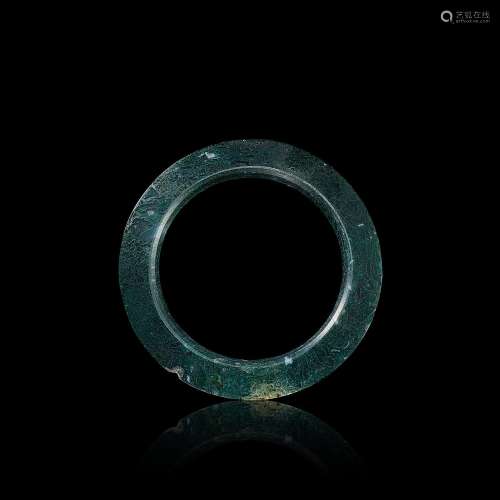 A blue dendritic agate ring, yuan, Eastern Zhou dynasty, War...