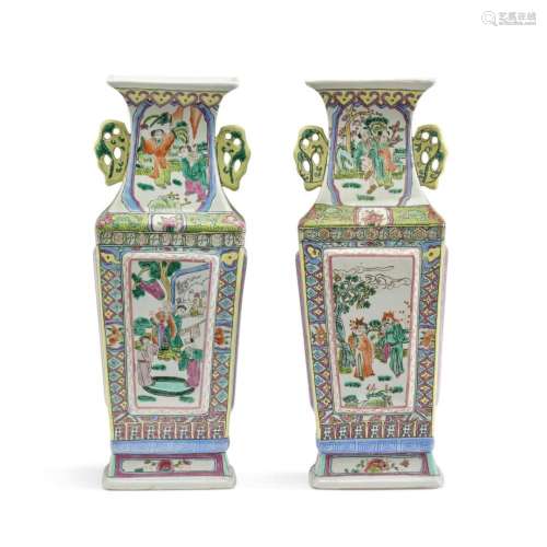 Pair of vases China, 20th Century